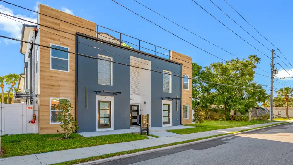 Tree-lined streets support Downtown Clearwater living near Garden Luxury Apartments.